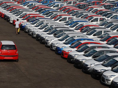 Έπεσαν οι πωλήσεις καινούργιων αυτοκινήτων στη Γερμανία